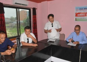 डाक्टर निराजनले घर परिवार अपहरण गर्ने धम्की दिएको भन्दै औषधी व्यवसायीले गुहारे प्रशासन