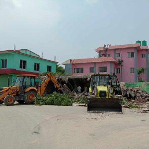 धनगढी उपमहानगरपालिकाले सुुरु गर्याे अबैध घर टहरा हटाउने काम