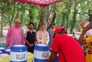 कैलाली वितरक संघले गर्याे  गंगादशहराको अवसरमा चिसो पानी वितरण