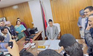 एक महिनापछि सरकारी अस्पतालमा लाइन बस्नुु पर्दैन : स्वास्थ्य मन्त्री प्रदीप पौडेल