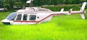 उडिरहेको हेलिकोप्टर खेतमा आकस्मिक अवतरण