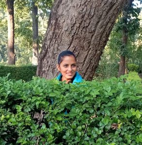 बुढी आमा लडेपछि हेर्नेको भिड लाग्यो