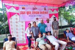 विश्व हिन्दु परिषद् धनगढीको प्रथम बृहत रक्तदान सम्पन्न -१ सय १० जनाले गरे रक्तदान