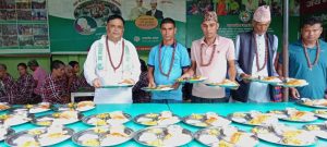 आन्तरिक मामिला तथा कानुन मन्त्रालयका सचिव वैद्यले गरे मानव सेवा आश्रममा भोजन दान