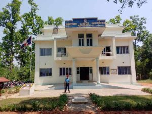 पुनर्वासमा नेपाल प्रहरीका ईन्स्पेक्टर शाही माथी आक्रमण- प्रहरीको भ्यान पनि तोडफोड