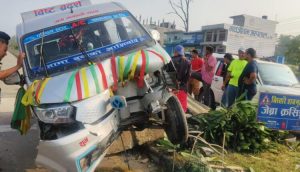 अत्तरियामा डिभाइडरमा ठोक्किदा