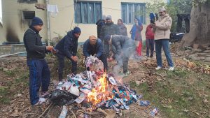 त्रिनगर प्रहरीले गर्याे ३६ हजारका सुर्तिजन्य पदार्थ नष्ट