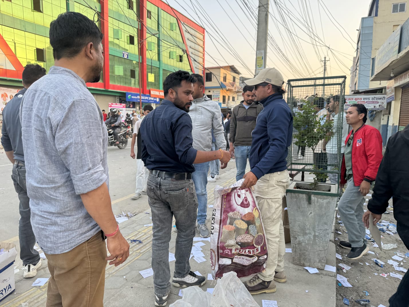 एश्वर्य विद्या निकेतनमा तरुण दलको सरसफाई