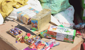 कैलालीमा भन्सार छलीको होली रंग लगायत सामान बरामद