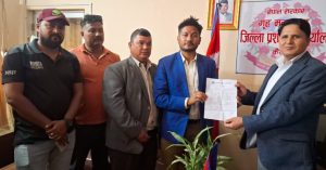 पत्रकार हत्या र आक्रमणको विरोधमा कैलालीका प्रमुख जिल्ला अधिकारी मार्फत प्रधानमन्त्रीलाई ज्ञापनपत्र