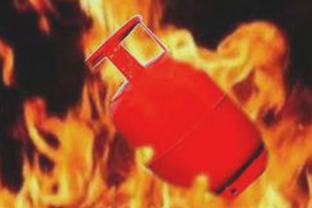 धनगढीमा ग्यास सिलिन्डर पड्किदा ३ जना घाइते