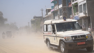 निर्माणाधिन सडकमा धुलो उडिरहन्छ, सम्बन्धीत निकायको ध्यान छैन