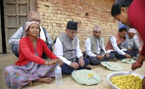 प्रचण्ड पुगे बाँके र बर्दियाका शहीद परिवारको घर, कमलको पातमा ढिग्रीको सत्कार