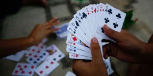 धनगढीमा १३ जना जुवाडे पक्राउ