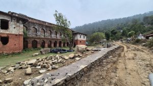 गर्भामा चुरे र प्रदेश सरकारको लापरबाही : नक्सांकन नगरि आधा जग्गा छोडेर घेरबार गर्दा अतिक्रमणको चपेटामा पर्ने स्थानीयको चिन्ता