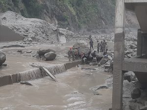 बाढी र पहिरो चल्दा देशभर थप चार सडक अवरुद्ध