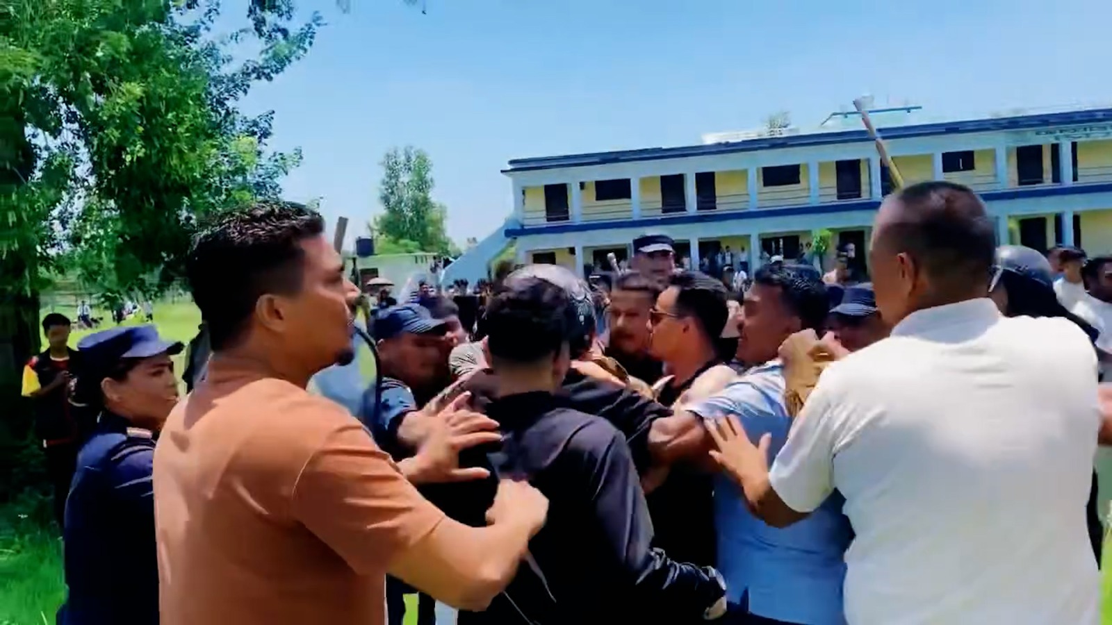 सुदूरपश्चिम विश्वविद्यालयमा नेविसंघ र अखिल क्रान्तिकारीबीच झडप