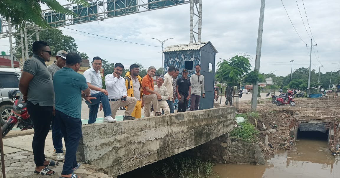 धनगढीका प्रभावित क्षेत्रमा पुगे पुर्वमन्त्री देउवा : भने-योजना लागु भयो, खबरदारी नागरिकको दाईत्व
