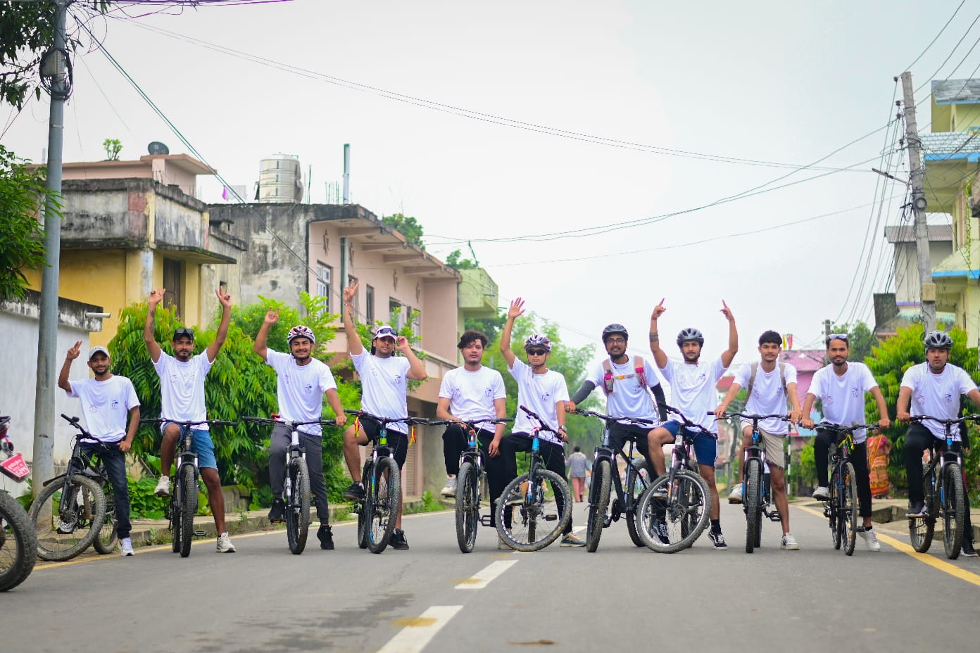 बसर युवा क्लवको पर्यटन पवद्र्धन गर्न साइलल यात्रा र सरसफाइ कार्यक्रम