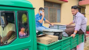 धनगढीका दुई युवाले सरसफाइमा खटिएका युवालाई खुवाए खाना