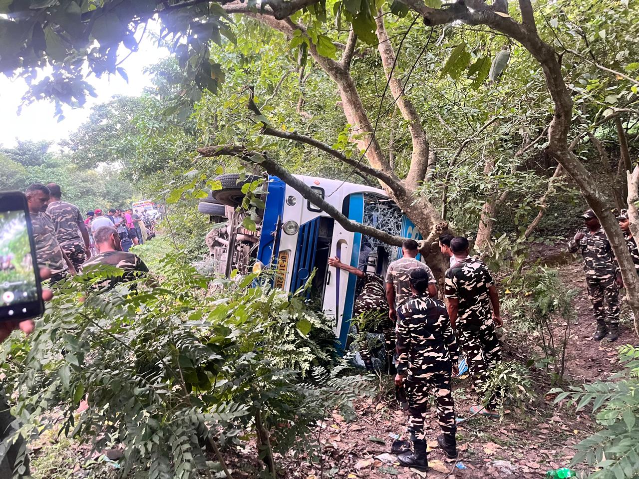 गौरिफन्टा नजिकै बस पल्टियो, एक नेपालीको मृत्यु, धेरै घाइते