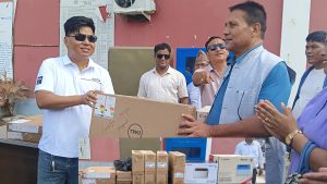समाजसेवी दाउत तामाङले पुनर्वास नगरपालिकालाई  अत्यावश्यक सामग्री सहयोग गरे