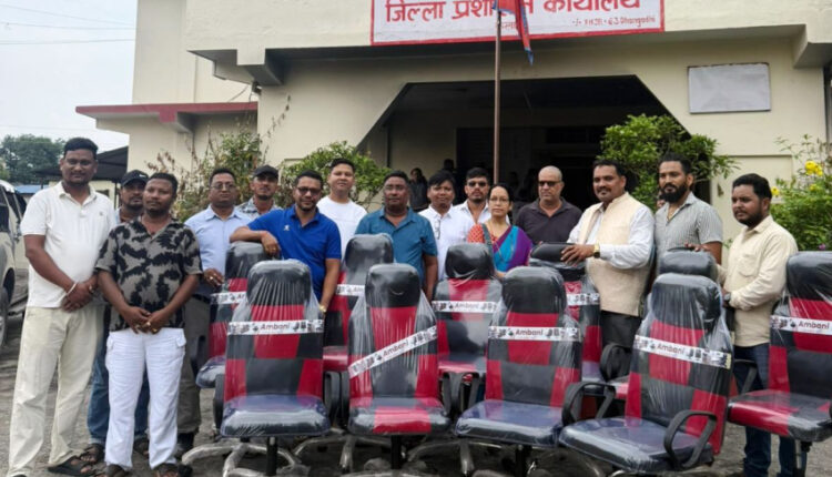 सुनचाँदी व्यवसायी संघ कैलालीद्वारा प्रशासन र मालपोतलाई सहयाेग