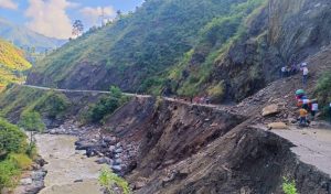 सुदूरपश्चिमका पहाडी राजमार्गमा पहिरो, भीमदत्त सुचारु तर केआइसिंह अवरुद्ध