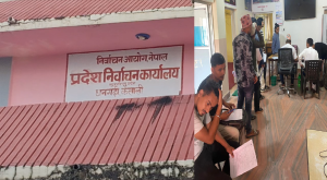 सुदूरपश्चिममा निर्वाचन तयारी तीव्र, मतदाता नामावली दर्तामा उत्साह