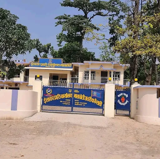 अत्तरियामा पसलेसँगको एक सय रुपैयाँको लफडा जब प्रहरीमा पुग्यो…