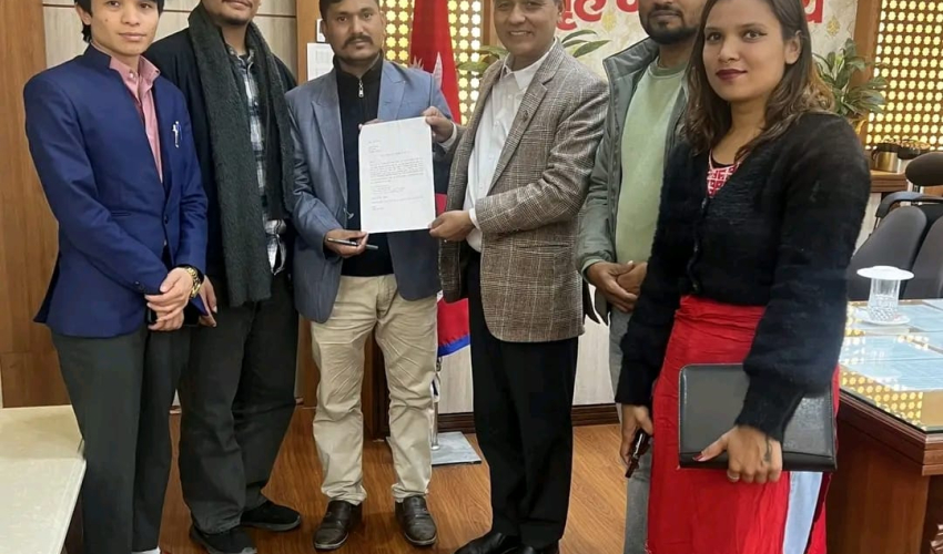 धनगढीमा जेन्जीमाथि हातपात गर्नेलाई कारबाही गर्न गृहमन्त्रीलाई ज्ञापनपत्र