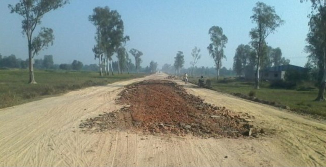 कञ्चनपुरको हुलाकी सडक आठ वर्ष बितिसक्दा पनि अधुरै