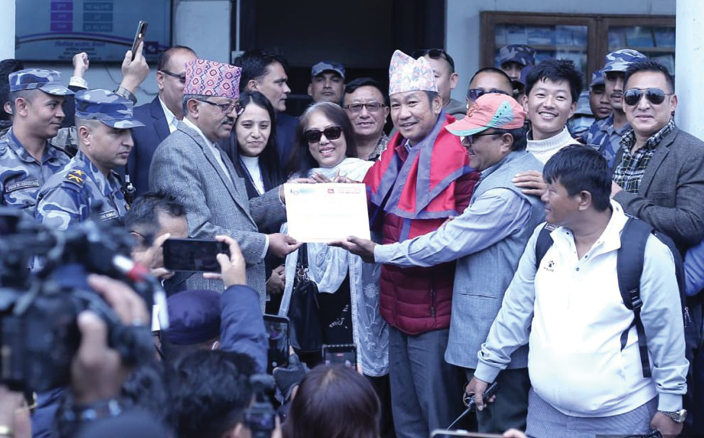 हर्क साम्पाङले पाए दल दर्ताको प्रमाणपत्र