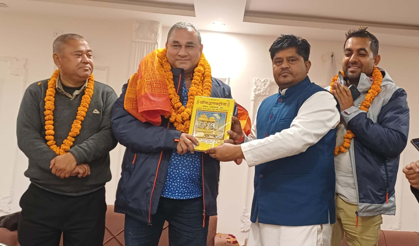 मुख्यमन्त्री कमल शाह र भाजपा नेता रवि गुप्ताबीच पलियामा आत्मीय भेट