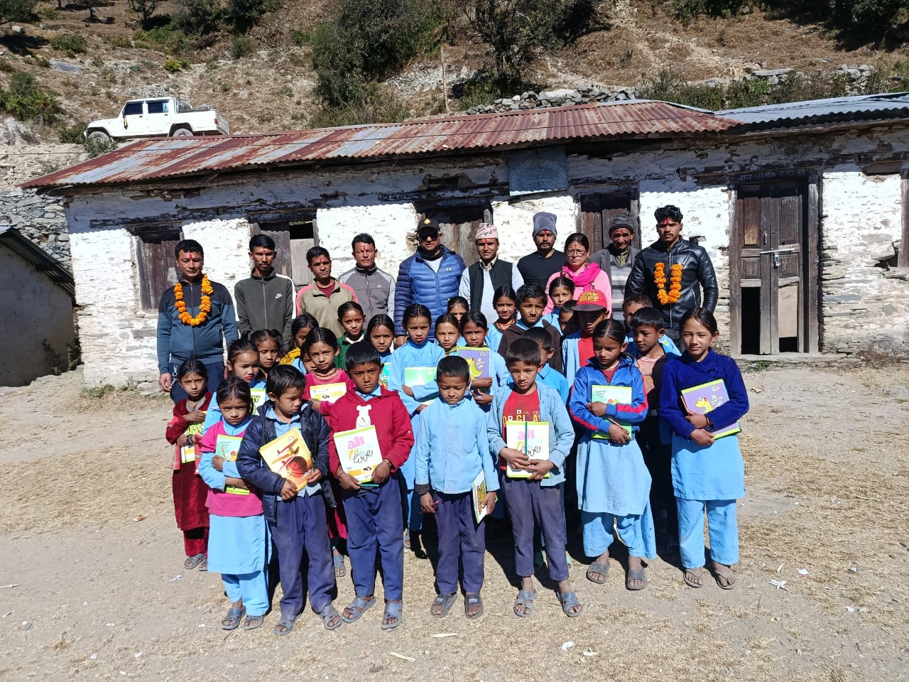 सानो राहत, ठूलो सेवाः बझाङमा विष्णु अयडीको निरन्तर समाजसेवा