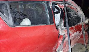 कैलालीमा हाई मास्ट लाइटको पोलमा ठोक्किएर कार दुर्घटनामा दुई घाइते