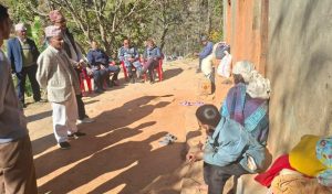 श्रीमानको मृत्युपछि घरबारविहीन बैतडीकी जानकीलाई प्रशासन र स्थानीय सरकारद्धारा राहत