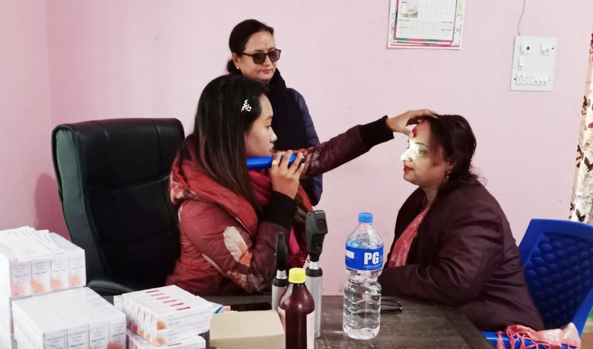 कञ्चनपुरकाे वेतकाेटमा तीन हजार भन्दा बढीकाे निःशुल्क आँखा परीक्षण