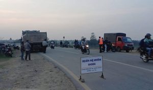 दुर्घटना बढ्न थालेपछि कैलालीको धनगढी–फूलबारी हुलाकी सडक खण्डमा ट्राफिक प्रहरीको कडा निगरानी
