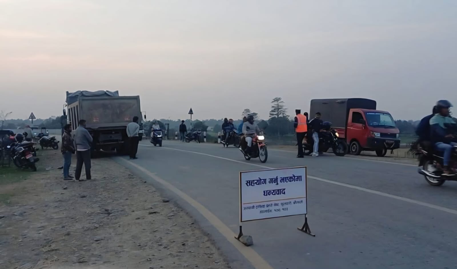 दुर्घटना बढ्न थालेपछि कैलालीको धनगढी–फूलबारी हुलाकी सडक खण्डमा ट्राफिक प्रहरीको कडा निगरानी