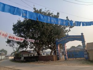 कैलालीमा निर्वाचन आचारसंहिता उल्लंघनका घटना बढ्दै, विधालय गेटमै नेकपा एमाले र राष्ट्रिय स्वतन्त्र पार्टीकाे झण्डा