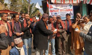 चुरेमा एमालेका नेता–कार्यकर्ता कांग्रेसमा प्रवेश