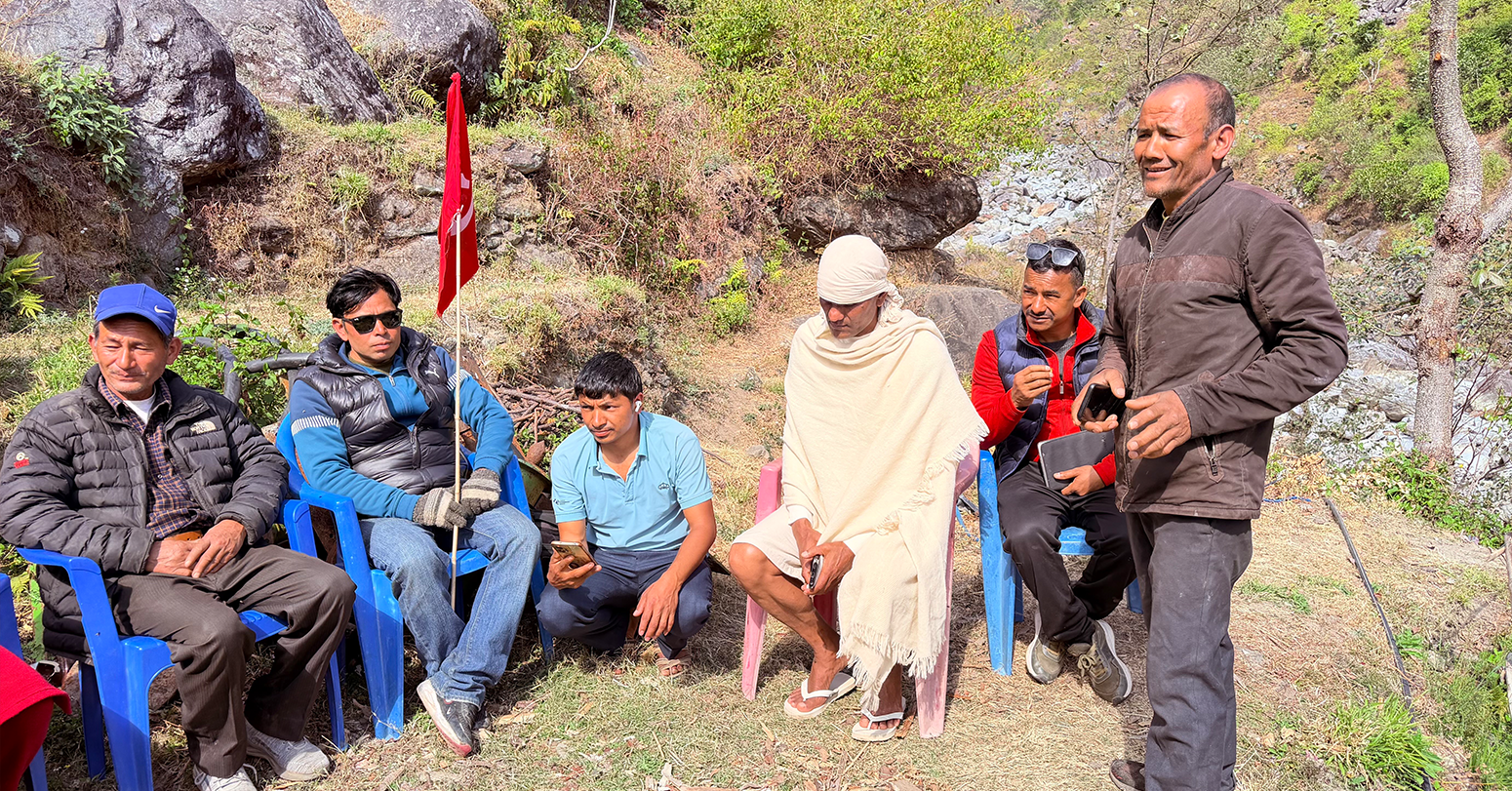 मातृशोकमा परेका उम्मेदवार थापा मतदाताको घरदैलोमा