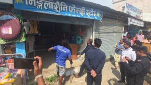 धनगढीमा भाडा नतिरेर फरार भएका पसलका सटर आज खाली