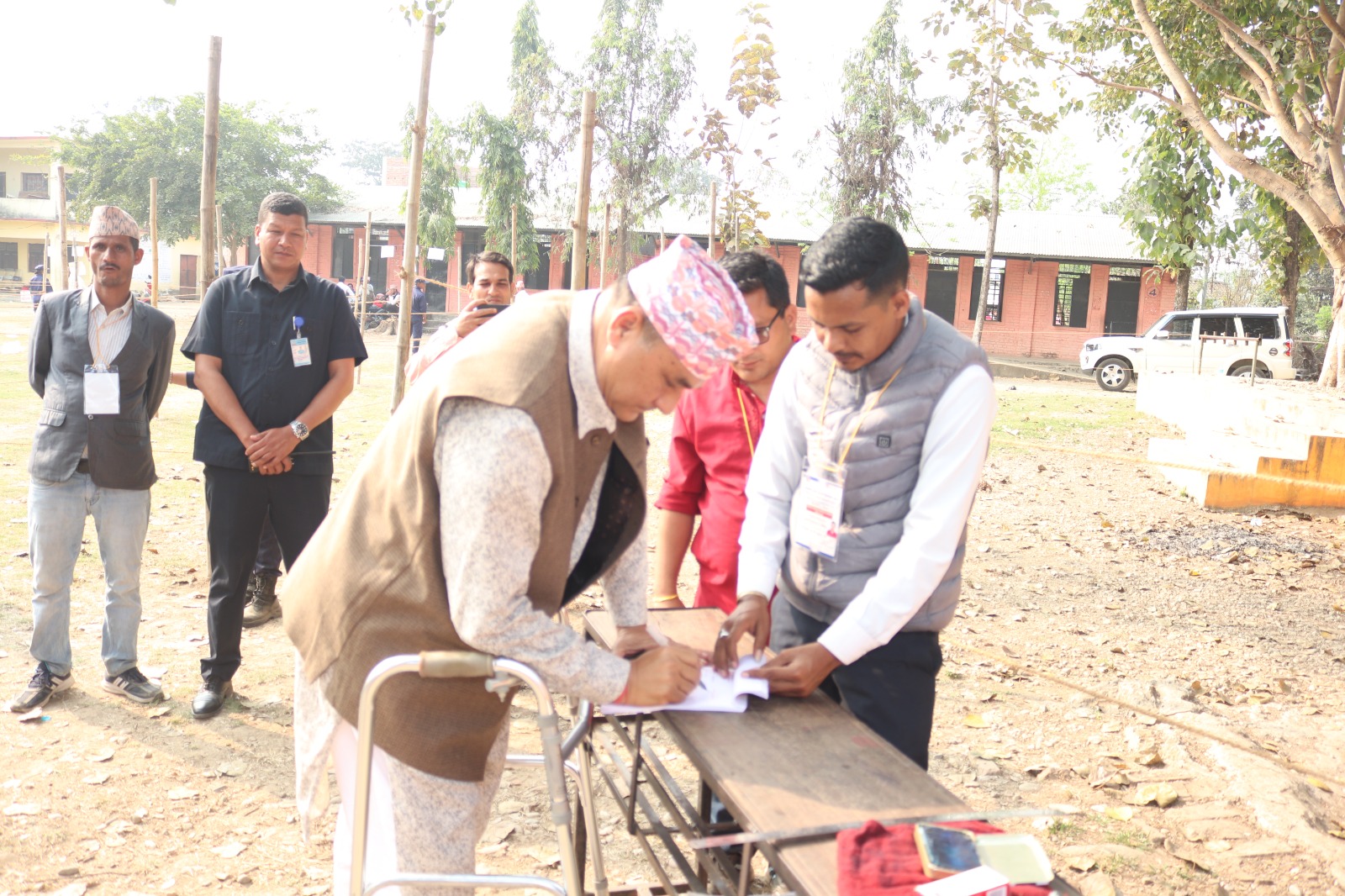 निर्वाचन आयोगको कमजोर व्यवस्थापन, कैलालीमा ५५.४ प्रतिशत मतदान