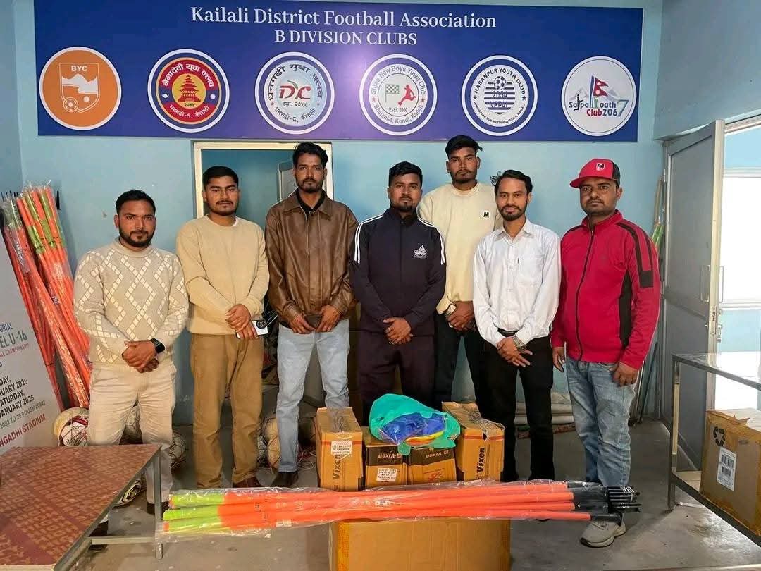 चुरे गाउँपालिकामा ग्रासरुट फुटबल कार्यक्रमका लागि खेल सामग्री हस्तान्तरण