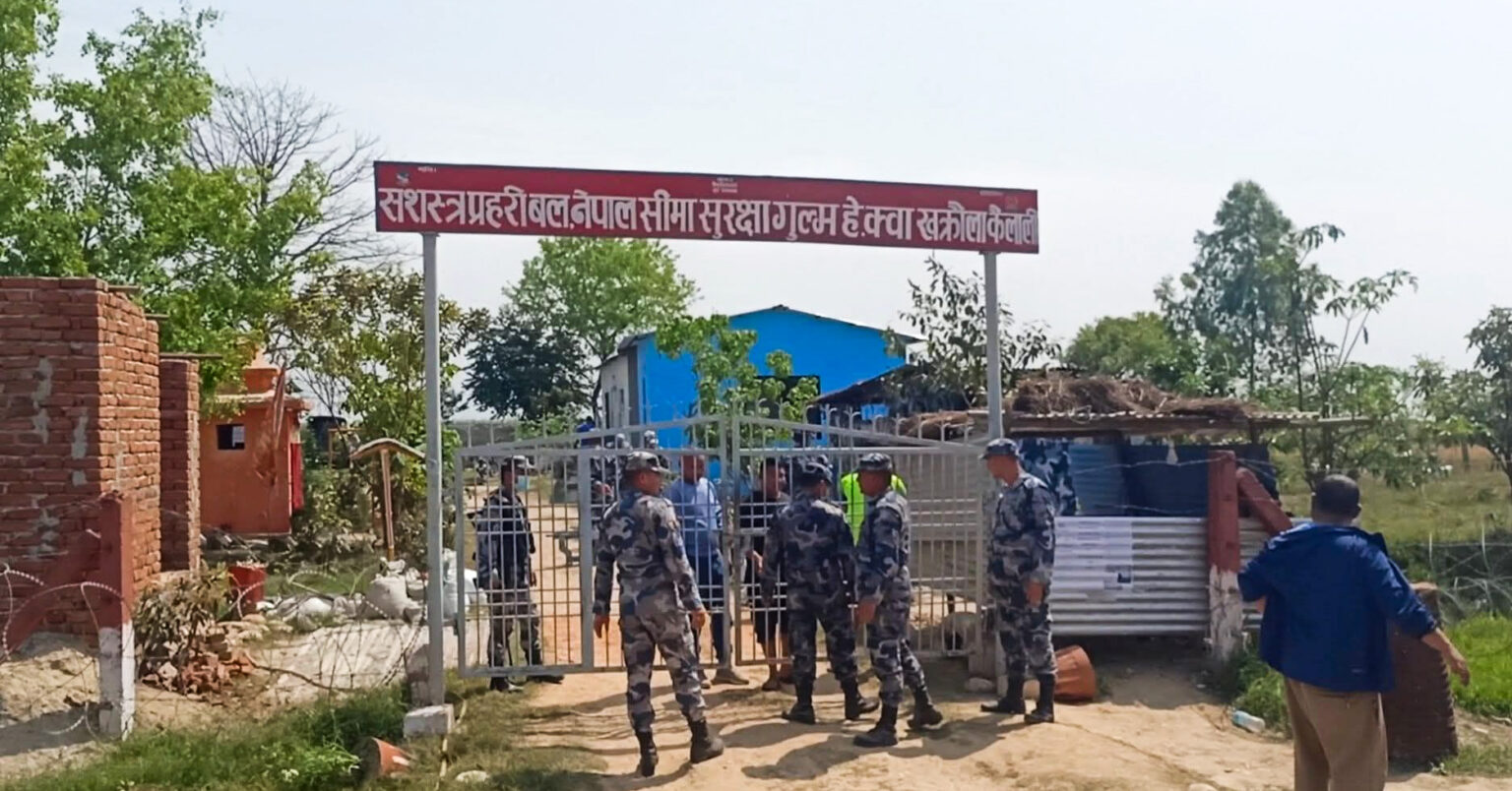 खक्रौलास्थित सशस्त्र प्रहरी विवाद : डिएसपीविरुद्ध उजुरीपछि ३३ प्रहरी जिल्ला तानिए