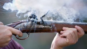 कैलालीमा श्रीमतीको हत्या गर्दै श्रीमानले आफैमाथि गाेली प्रहार गरे