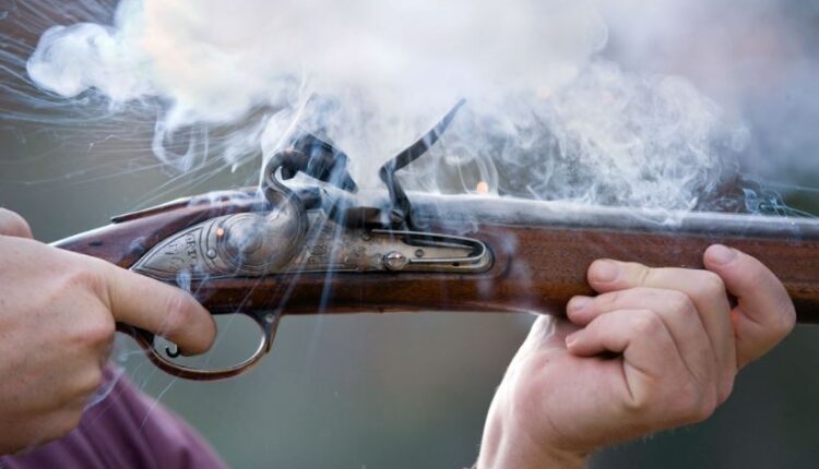 कैलालीमा श्रीमतीको हत्या गर्दै श्रीमानले आफैमाथि गाेली प्रहार गरे