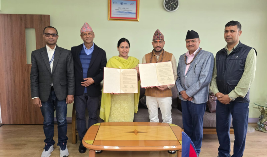 अत्तरियाको दुर्गालक्ष्मी मावि र एलआरआईबीच शैक्षिक सहकार्य, विद्यालयलाई बस सहयोग